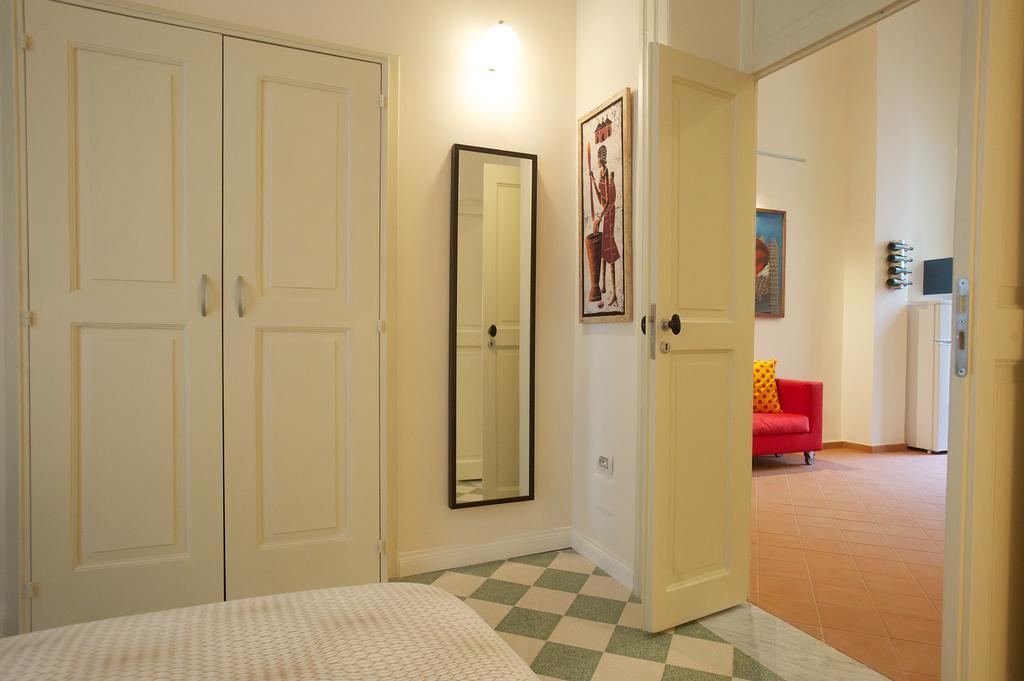 Haripergo Apartments A Bridge For Amalfi Coast Σαλέρνο Δωμάτιο φωτογραφία