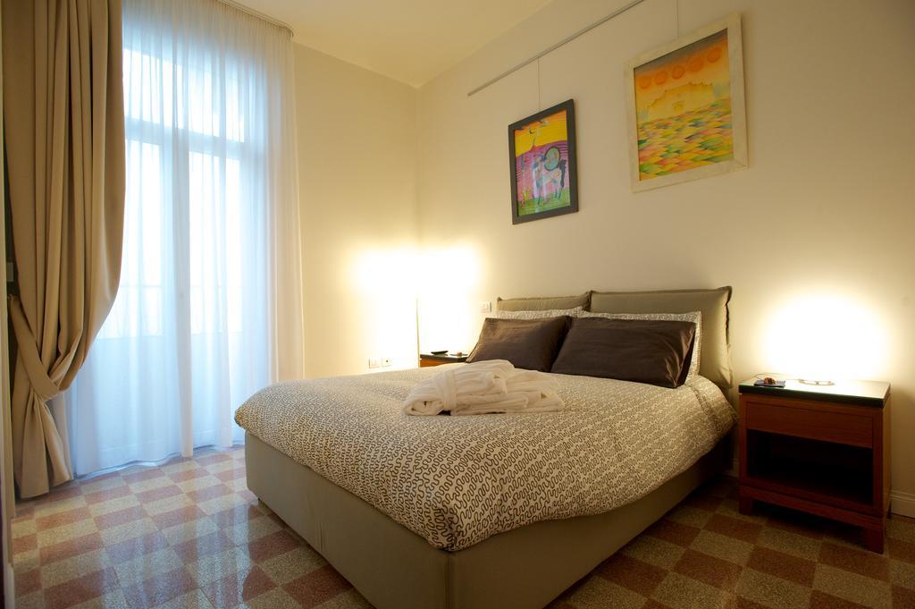 Haripergo Apartments A Bridge For Amalfi Coast Σαλέρνο Δωμάτιο φωτογραφία